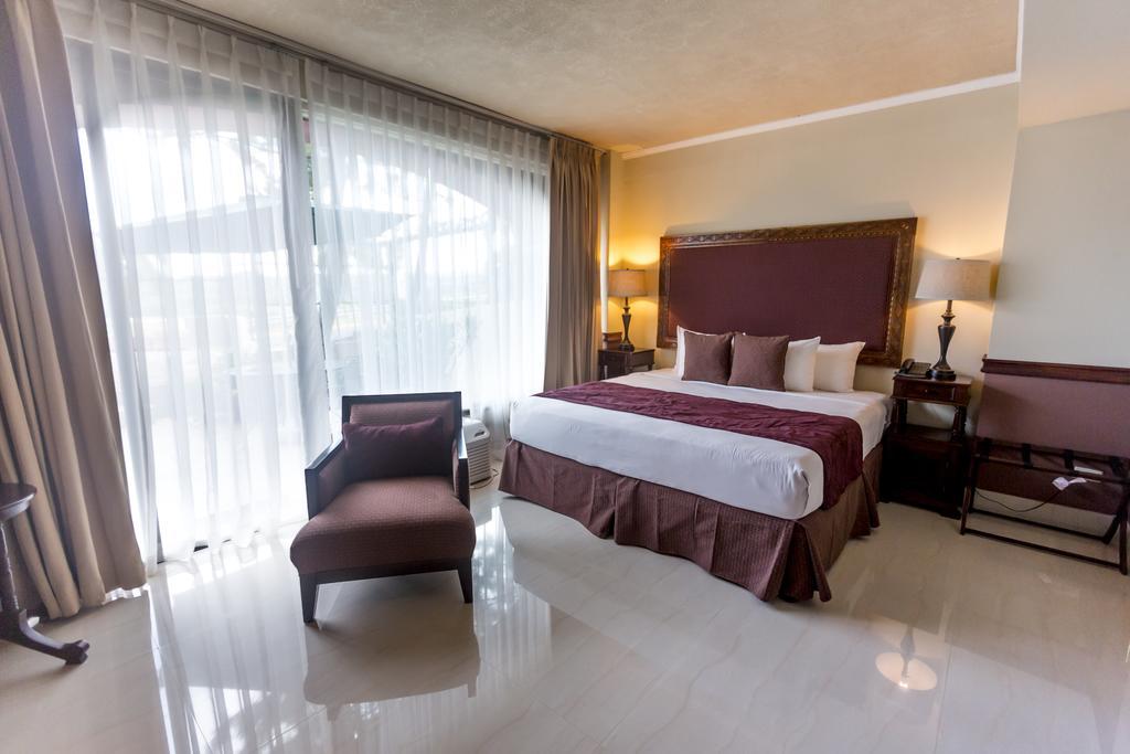 Altos De Fontana Hotel Managua Room photo