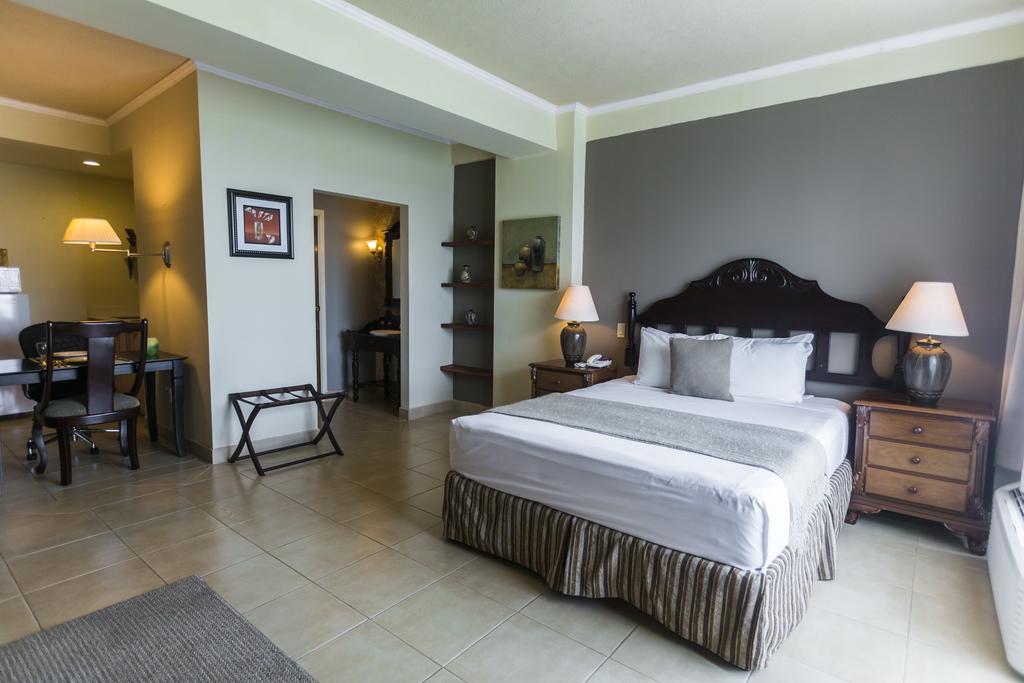 Altos De Fontana Hotel Managua Room photo