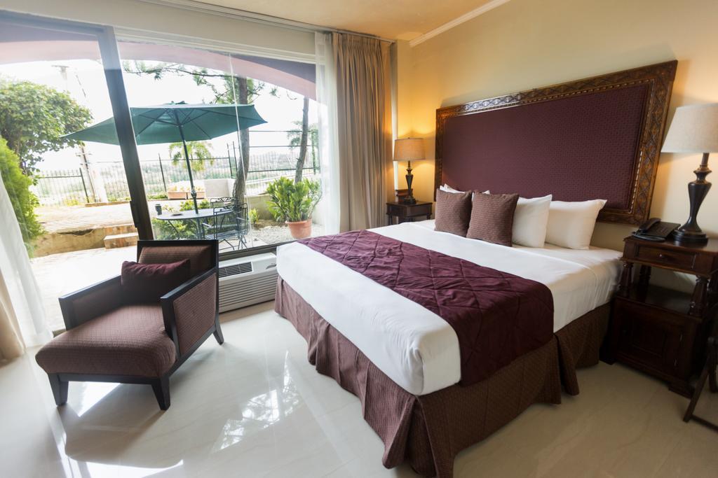 Altos De Fontana Hotel Managua Room photo