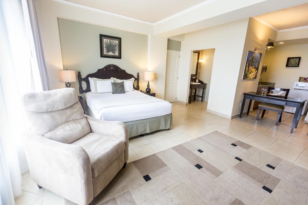 Altos De Fontana Hotel Managua Room photo